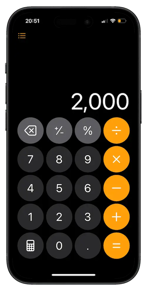 Billede af en iPhone 15 Pro med en lommeregner.